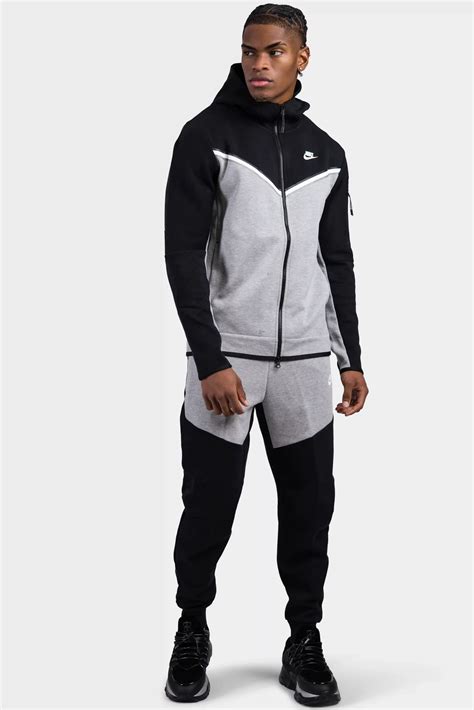 footlocker aanbieding trainingspak nike tech